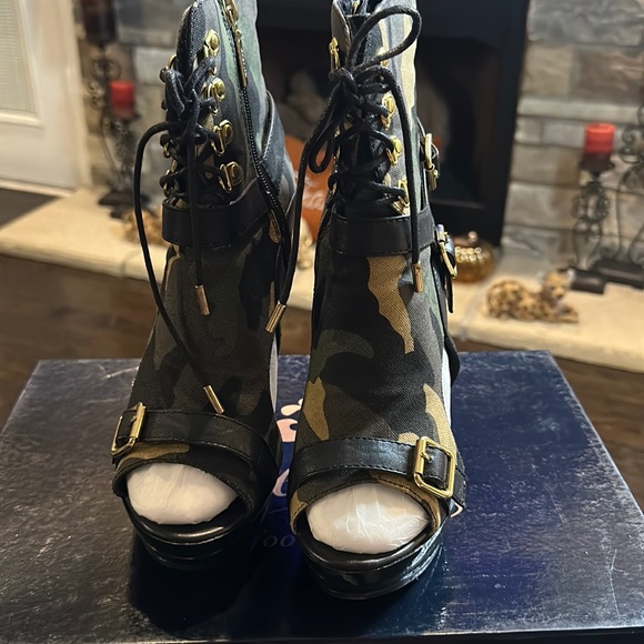Dereon Stiletto Booties